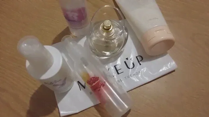 Пустые MakeUp баночки. Cпреи и крем Avon