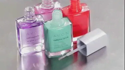 Эффектный маникюр от Эйвон Avon Nail Studio  Color Play Nails