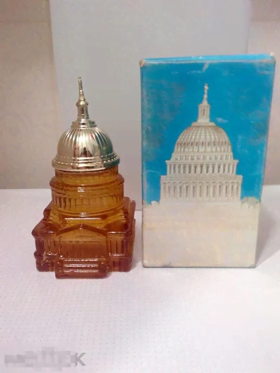 Лосьон после бритья "Капитолий" США. "AVON". Винтаж. 70-80-е годы