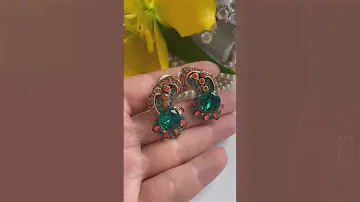 Клипсы изумрудно-кораллового цвета #jewelry #винтаж #винтажныеукрашения #украшения #fashionjewellery